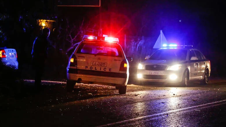 Θρίλερ στα Μέγαρα: Άνδρας εισέβαλε σε σπίτι και πυροβόλησε ζευγάρι – Νεκρός 48χρονος
